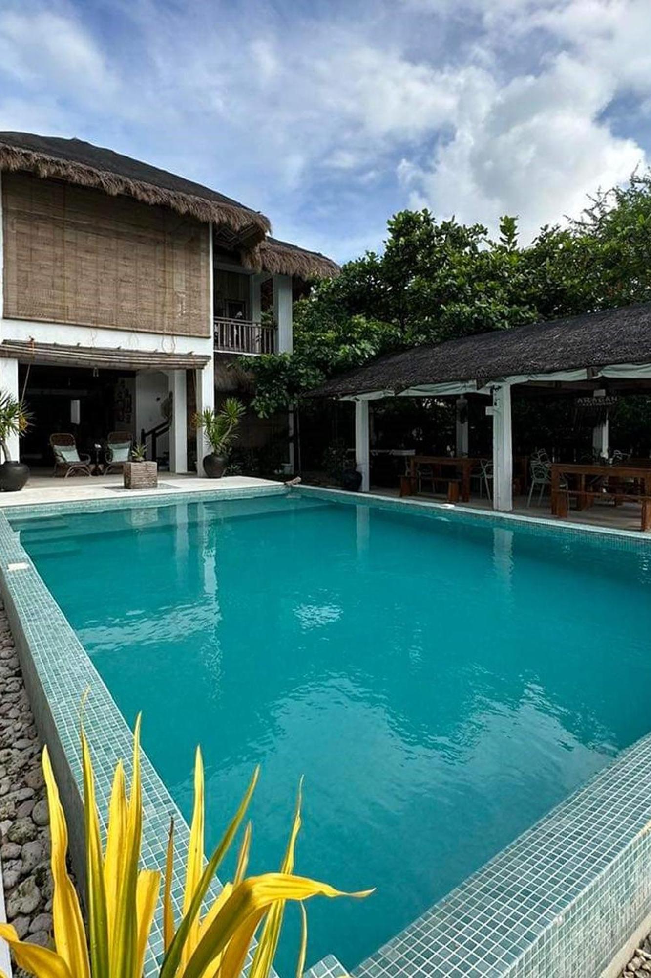 Sirom Beach House Tambobong Exterior photo